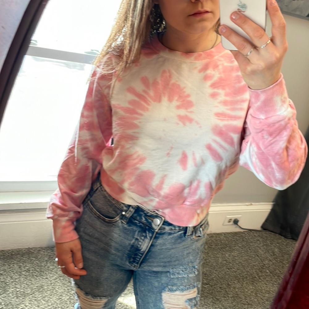 Medium pink and white crop top tie-dye shirt